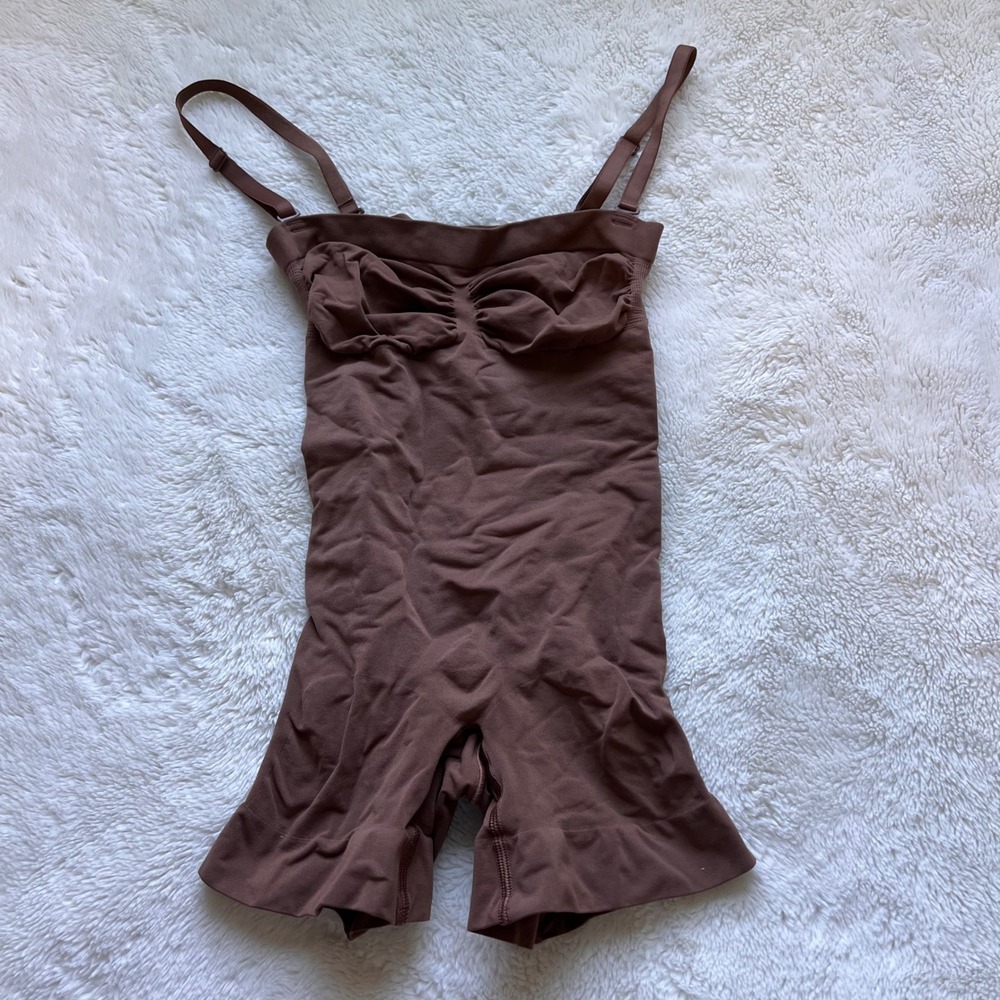 Skims Seamless Sculpt Mid Thigh Bodysuit Cocoa Brown Size M Everyday Compression